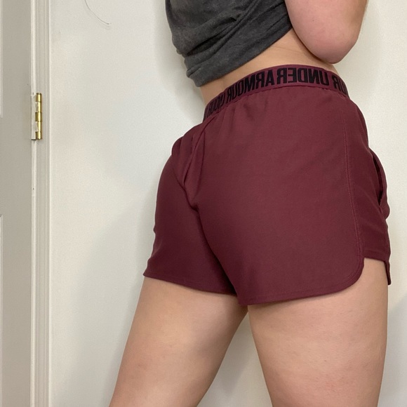 Purplish pink Under Armour loose fitting shorts - Picture 3 of 4